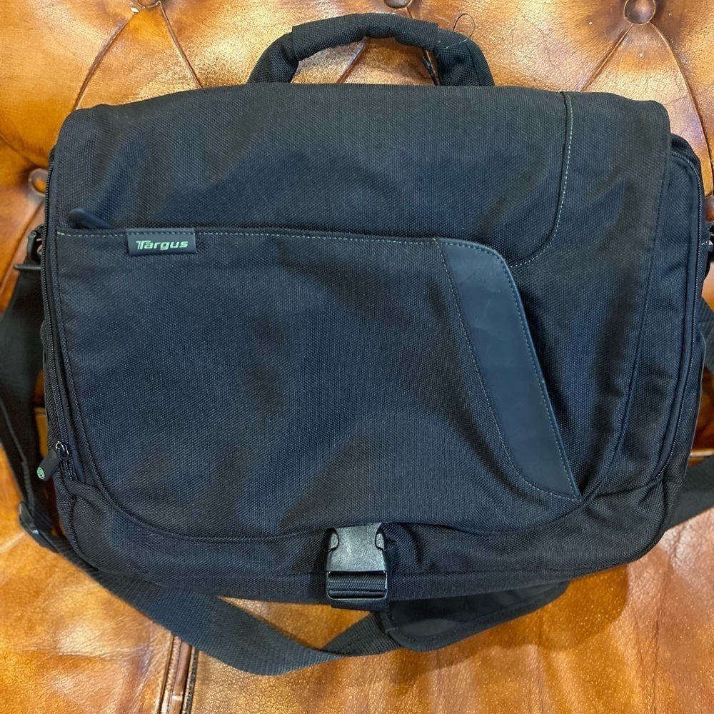 Targus laptop bag in GUC